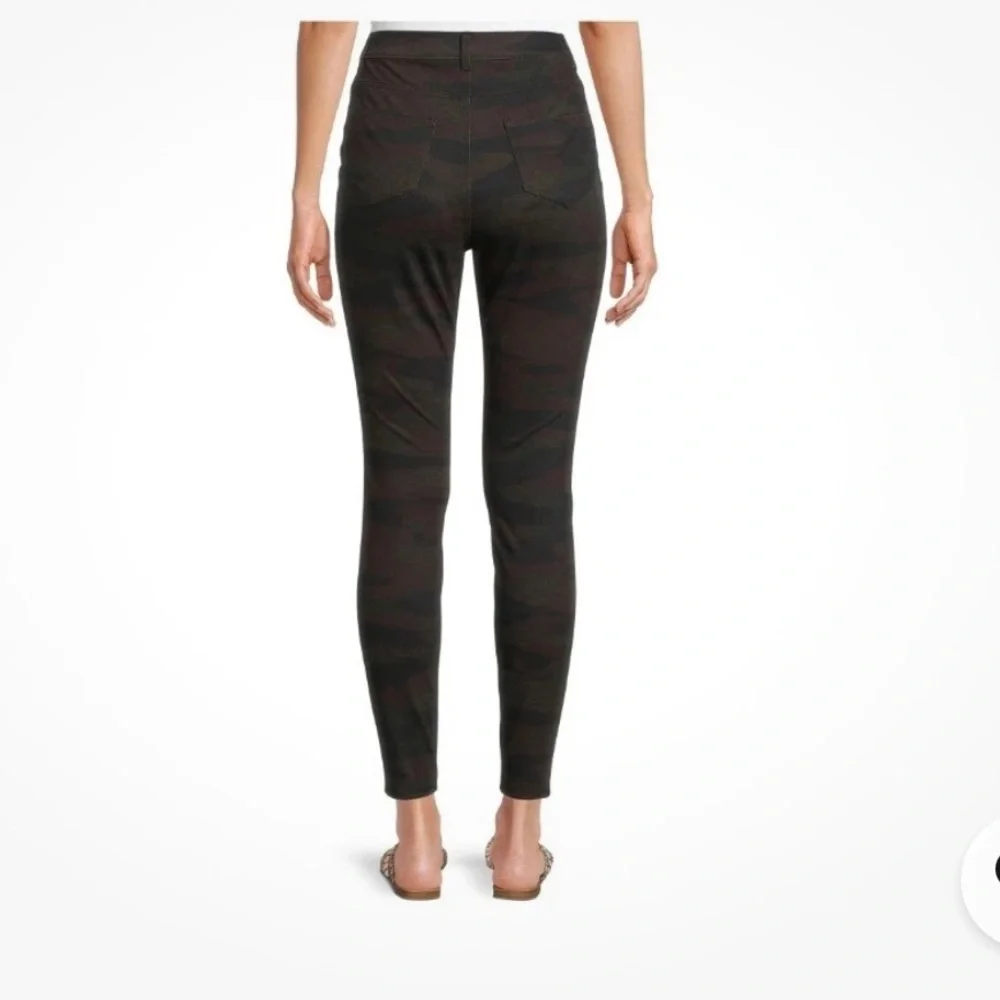 $6❤️Bundled Time and Tru Pants - Picture 2 of 9